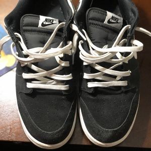 Nike sb black and white